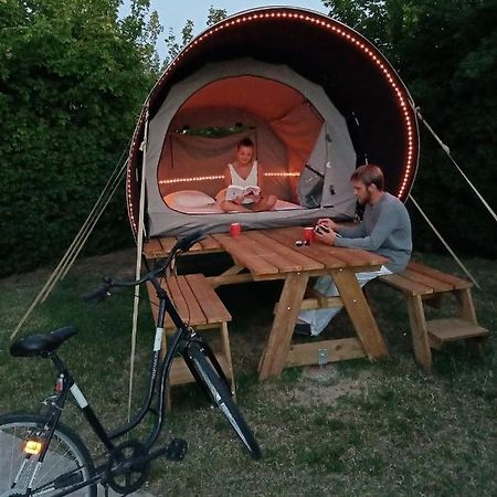 Готель Camping Du Plan D'Eau **** Saint-Yrieix-sur-Charente Екстер'єр фото
