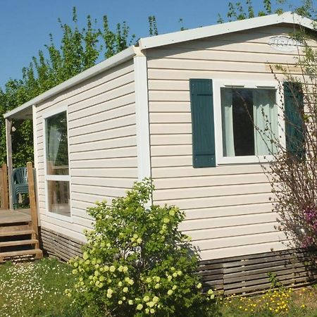 Готель Camping Du Plan D'Eau **** Saint-Yrieix-sur-Charente Екстер'єр фото