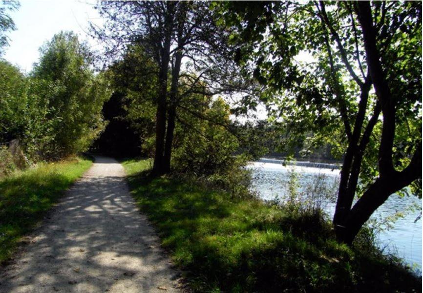 Готель Camping Du Plan D'Eau **** Saint-Yrieix-sur-Charente Екстер'єр фото