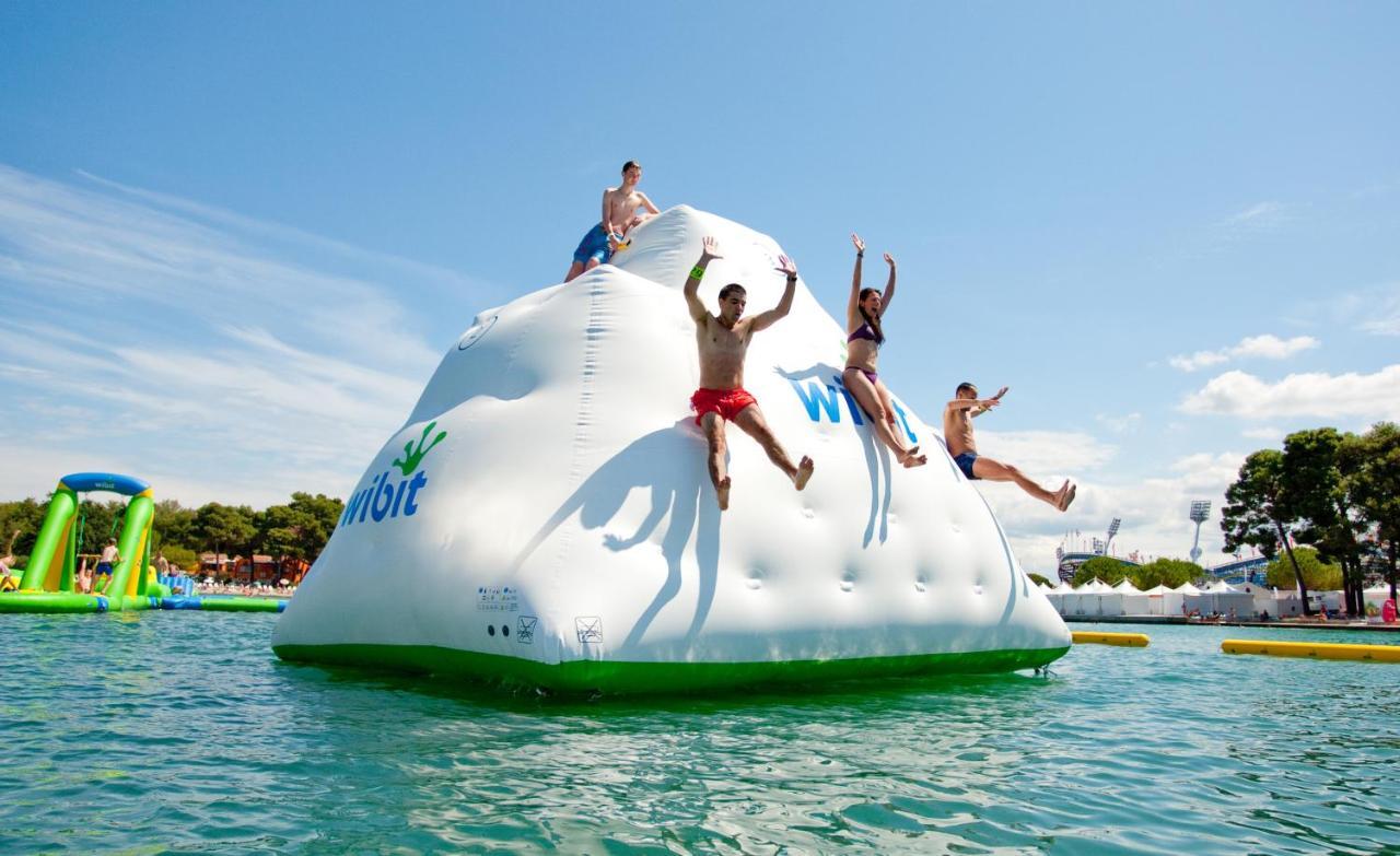 Готель Camping Du Plan D'Eau **** Saint-Yrieix-sur-Charente Екстер'єр фото