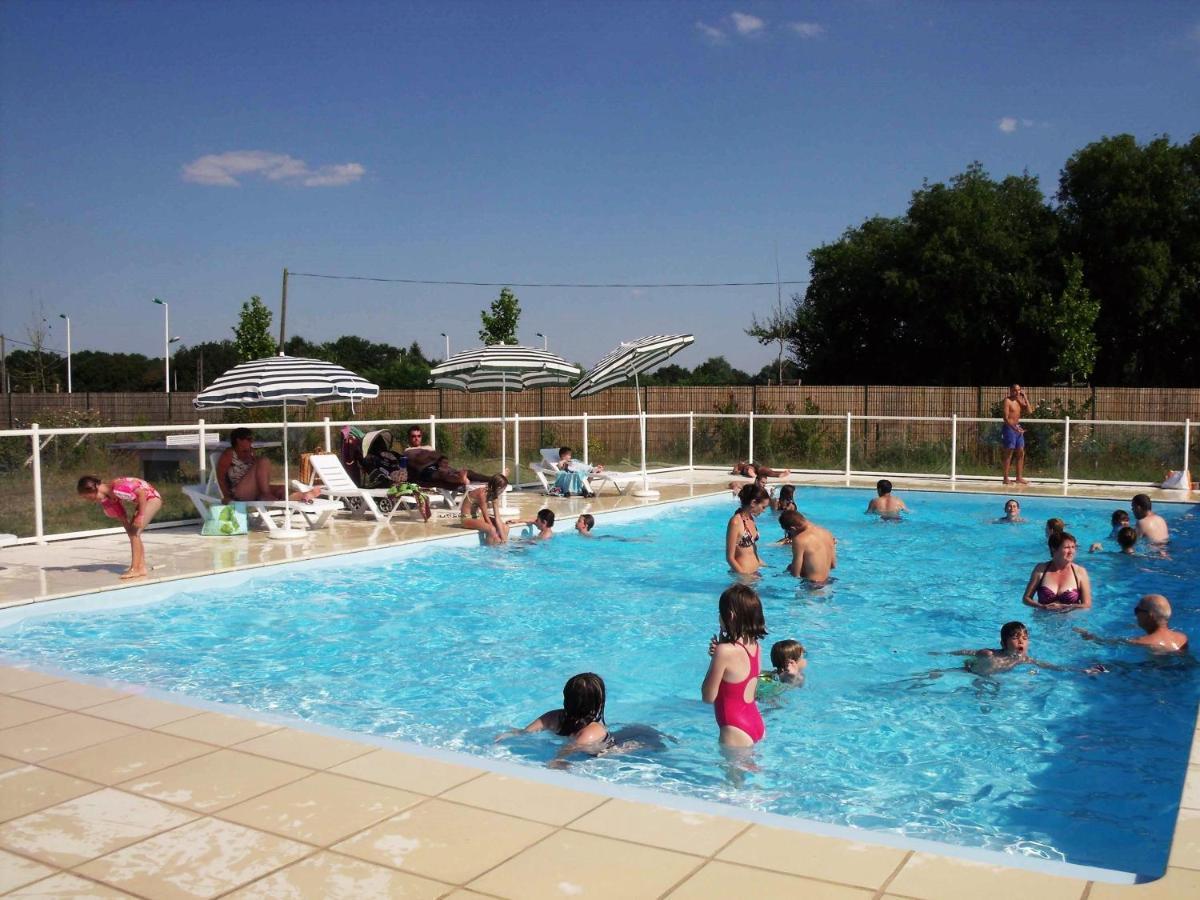Готель Camping Du Plan D'Eau **** Saint-Yrieix-sur-Charente Екстер'єр фото