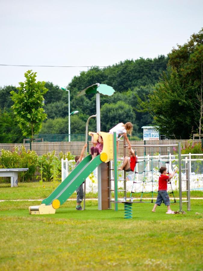 Готель Camping Du Plan D'Eau **** Saint-Yrieix-sur-Charente Екстер'єр фото