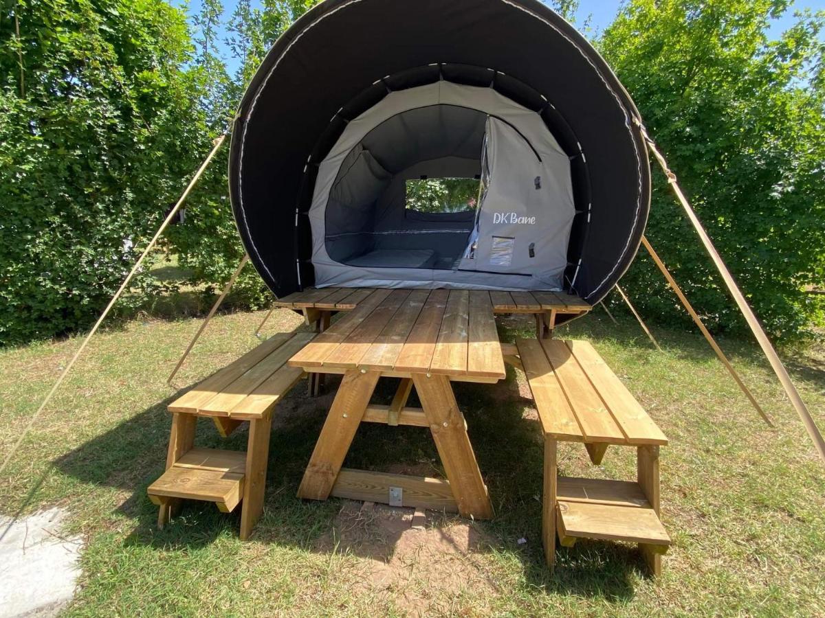 Готель Camping Du Plan D'Eau **** Saint-Yrieix-sur-Charente Екстер'єр фото