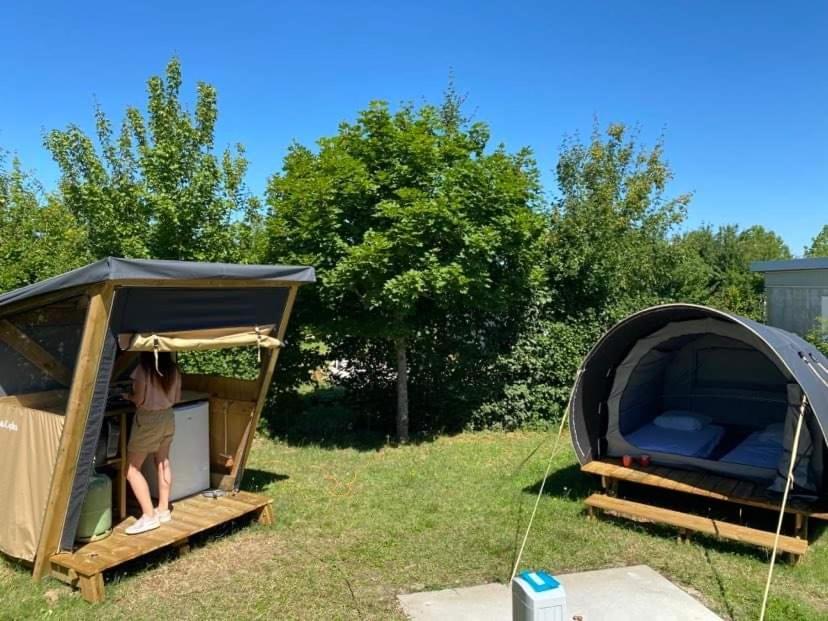 Готель Camping Du Plan D'Eau **** Saint-Yrieix-sur-Charente Екстер'єр фото