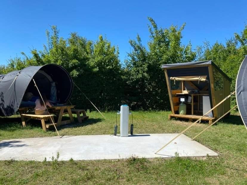 Готель Camping Du Plan D'Eau **** Saint-Yrieix-sur-Charente Екстер'єр фото
