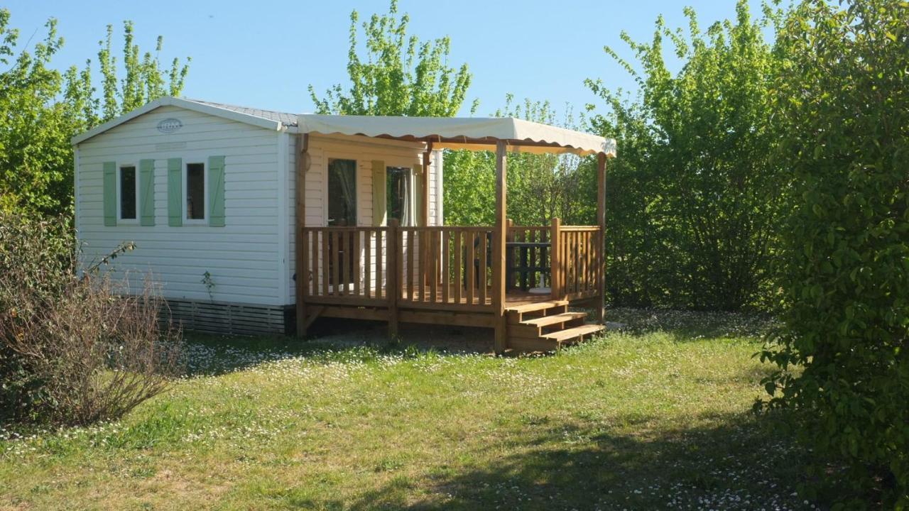 Готель Camping Du Plan D'Eau **** Saint-Yrieix-sur-Charente Екстер'єр фото